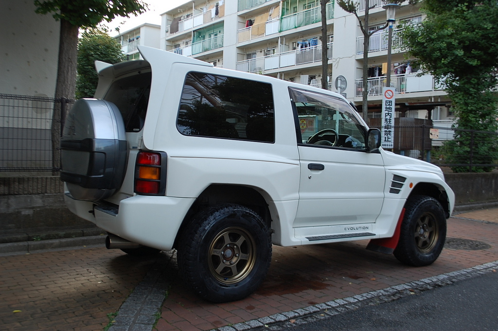 Pajero Evolution 5spd with Bronze Volks Racing alloys!